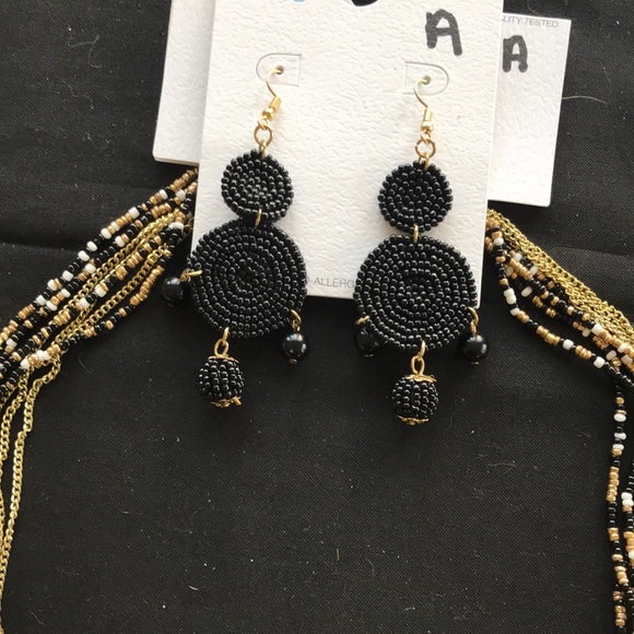 Beaded Strand Necklace and Earrings-A NWT - Picture 4 of 5